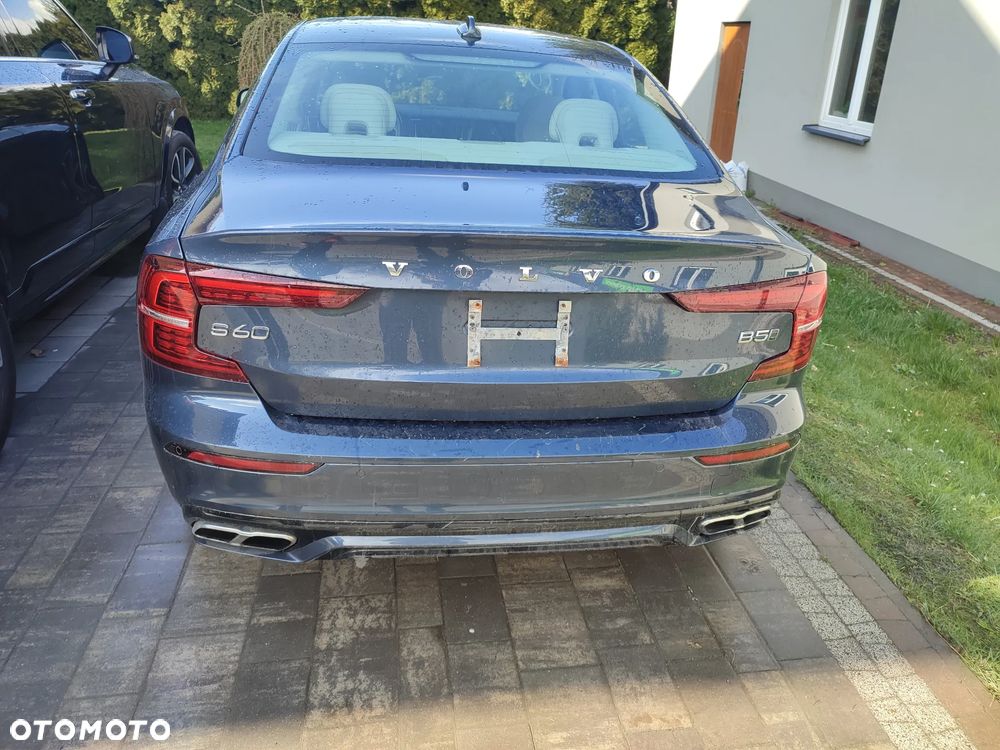 Volvo S60 B5 B AWD Plus Dark - 19