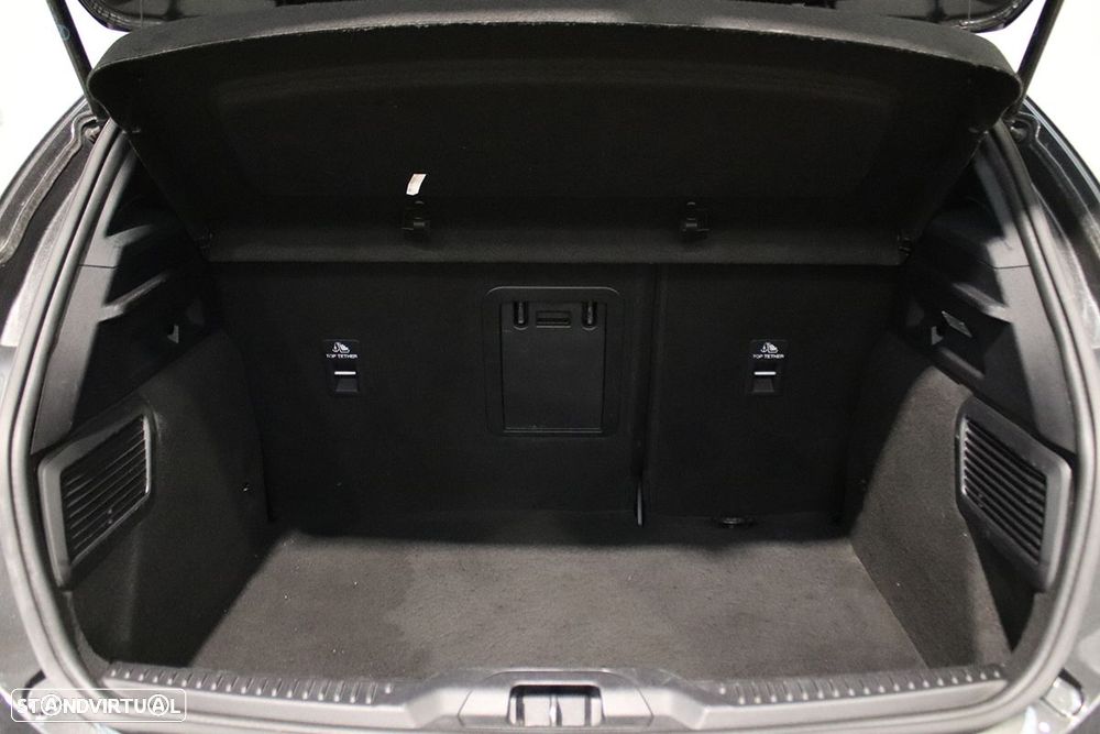 Ford Focus 1.0 EcoBoost MHEV ST-Line X - 24