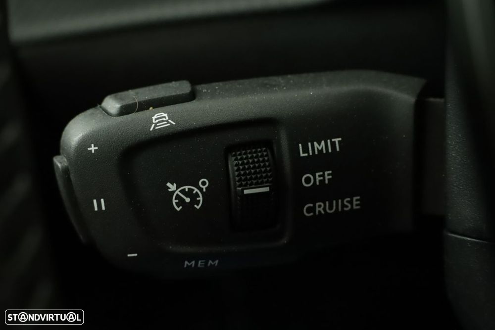 Peugeot 208 1.2 PureTech Allure - 18