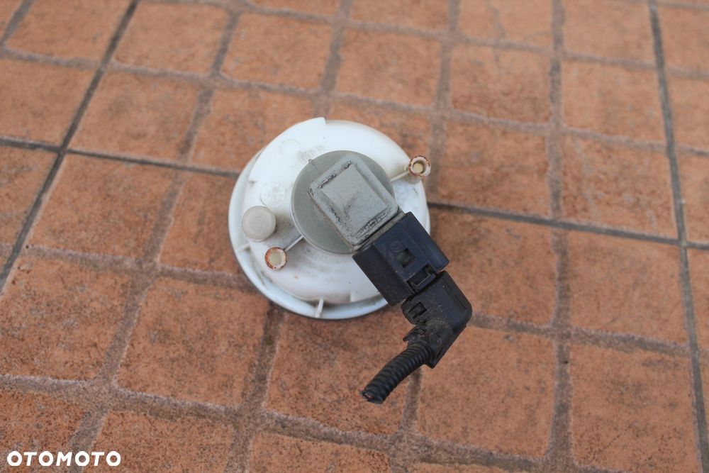 LAMPA W ZDERZAK TYŁ PRAWA VW NEW BEETLE 1C0941072 - 4