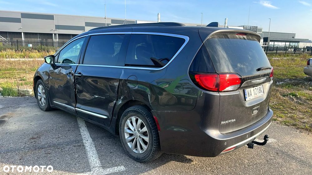 Chrysler Pacifica - 13