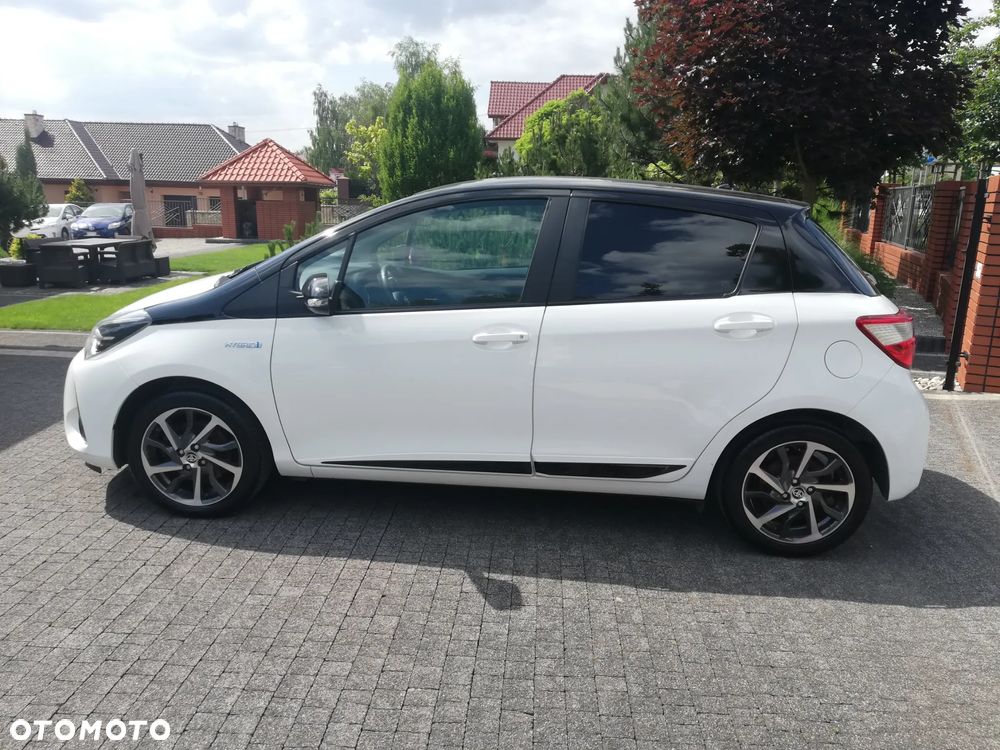 Toyota Yaris Hybrid 100 Premium - 7