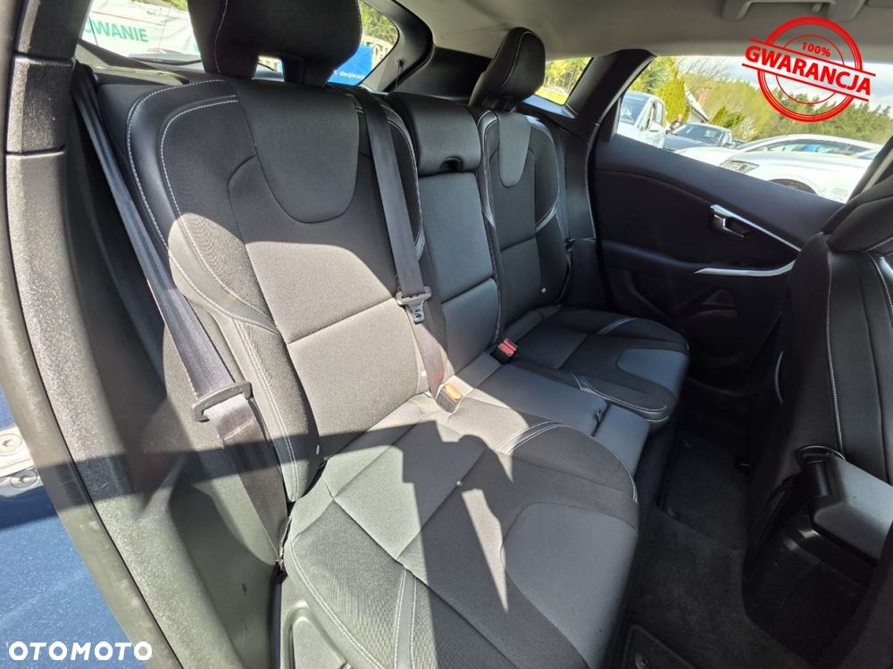 Volvo V40 - 24