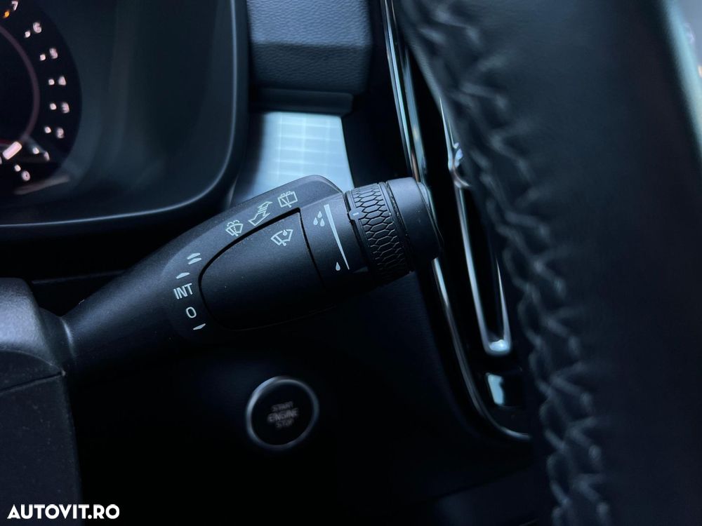 Volvo XC 40 B3 AT FWD MHEV Core - 30