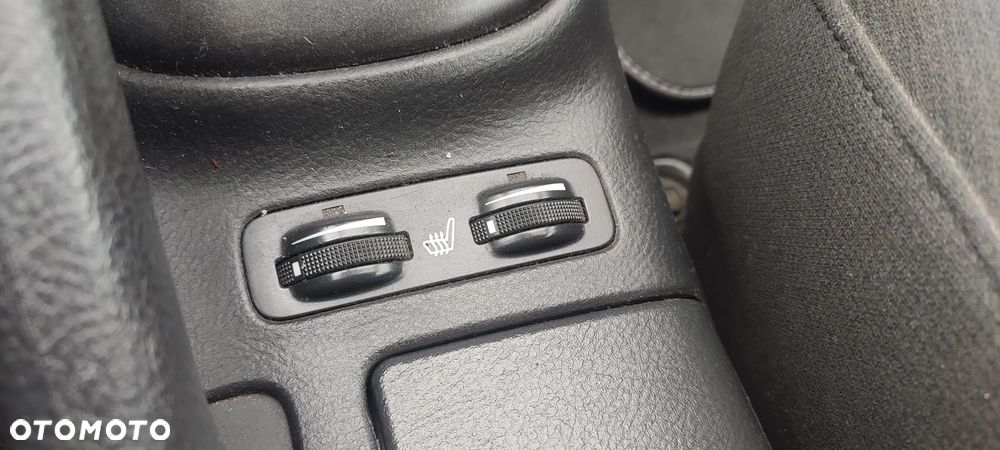 Toyota Avensis - 18