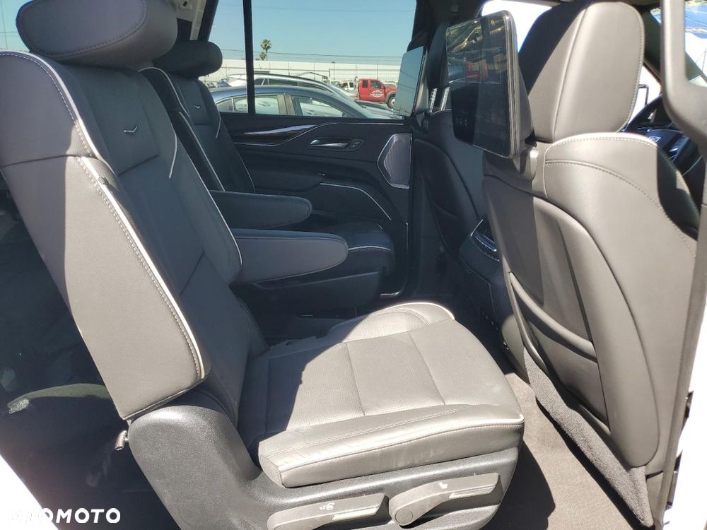 Cadillac Escalade - 12