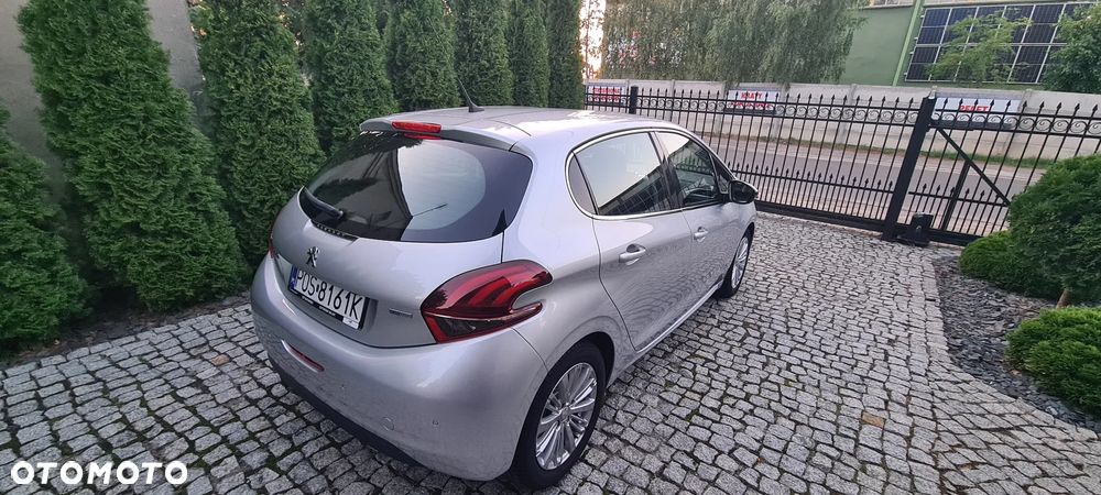 Peugeot 208 1.2 PureTech GPF Signature S&S EAT6 - 4