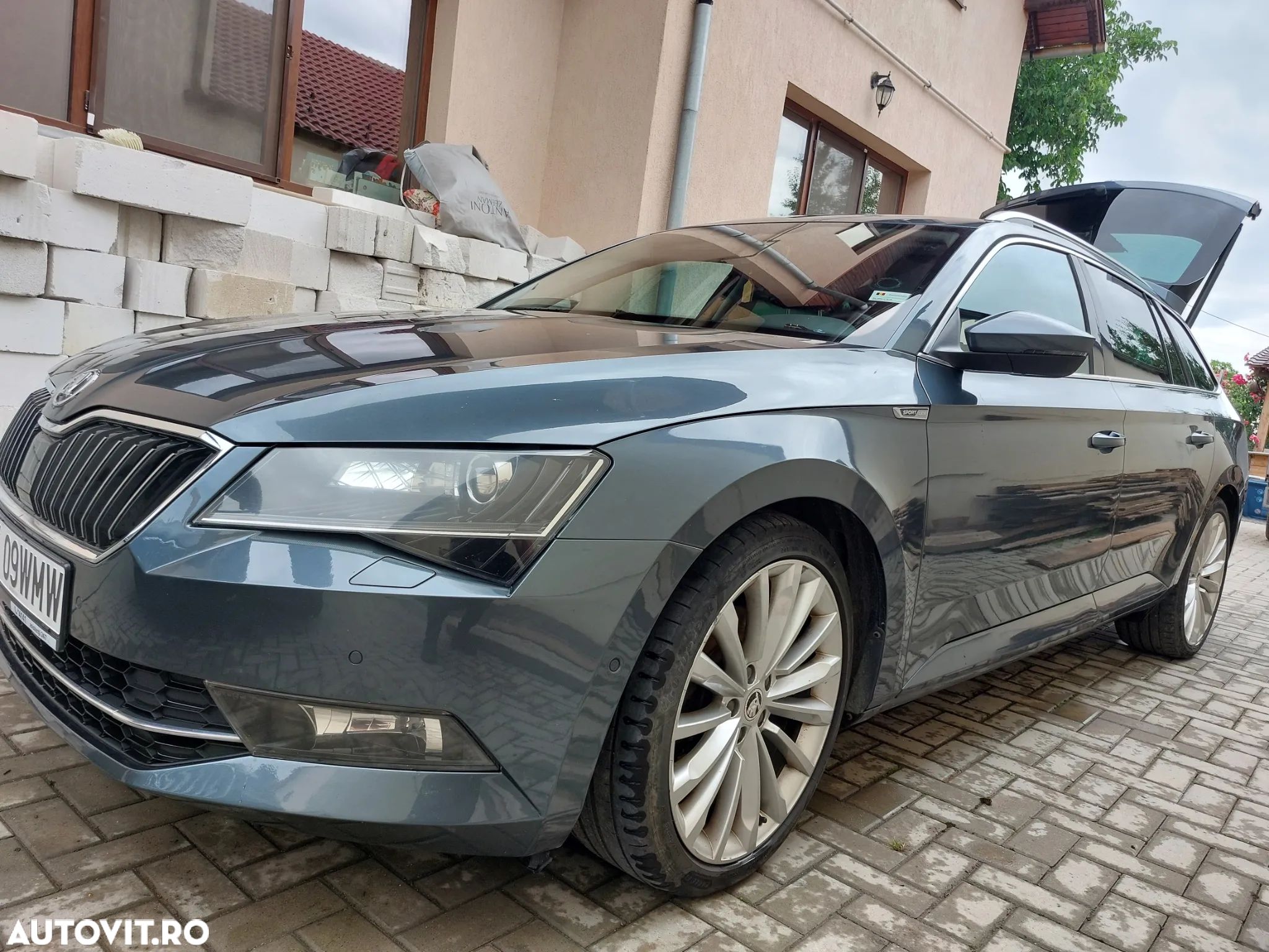 Skoda Superb 2.0 TDI DSG Sportline - 1