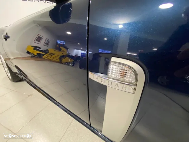 Jaguar XK 4.2 V8 Convertible - 25