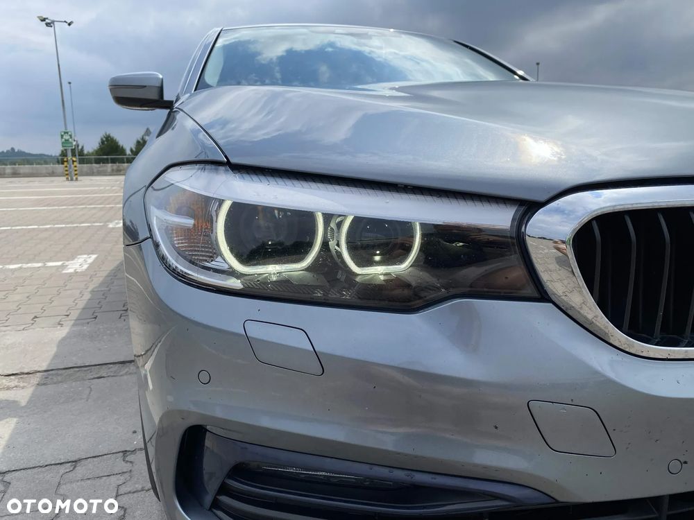 BMW Seria 5 520d Sport Line - 4