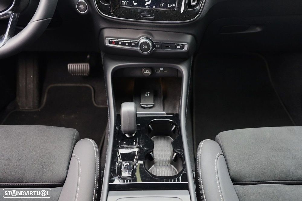 Volvo XC 40 1.5 T2 Plus Dark Auto - 21