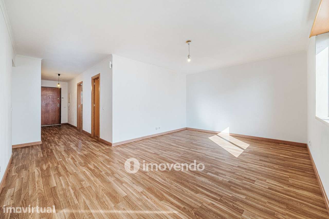 Apartamento T2 com cozinha equipada e estacionamento, na Ameixoeira - Grande imagem: 3/38