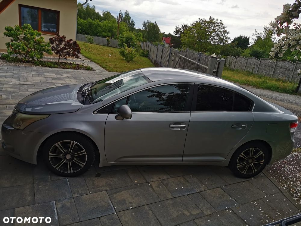 Toyota Avensis 2.0 D-4D Sol - 2