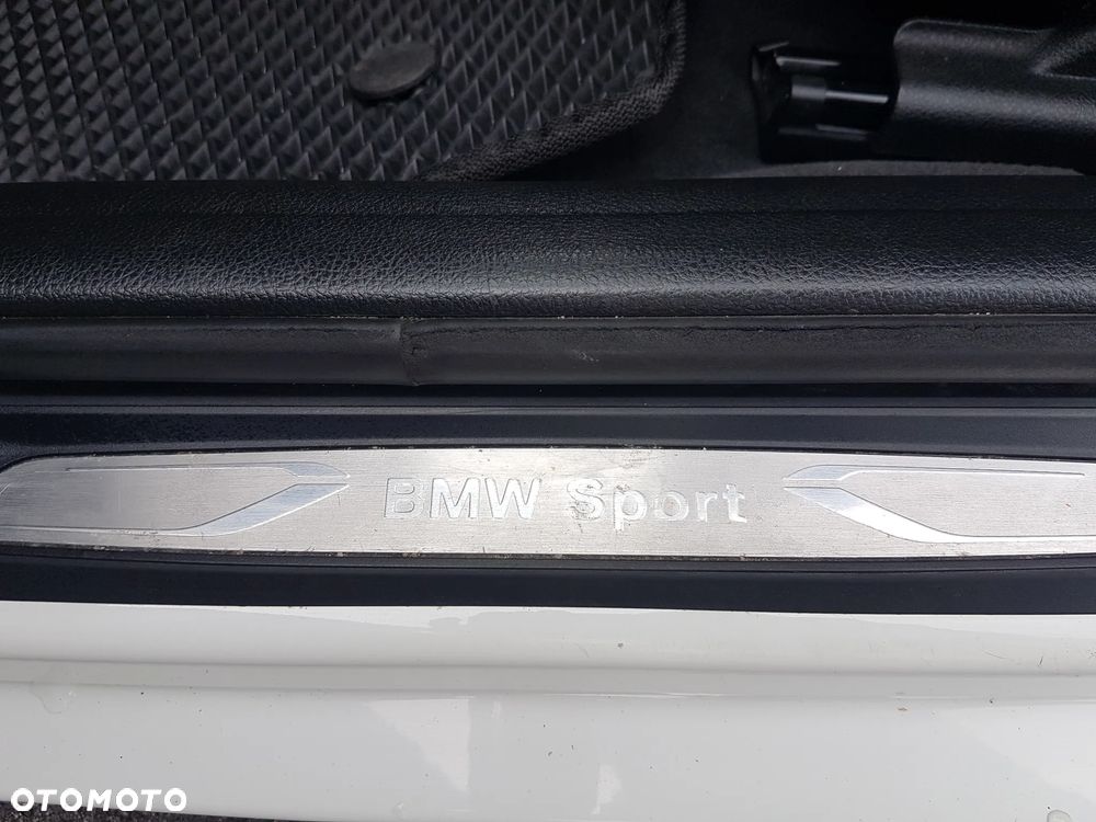 BMW Seria 3 330d xDrive Sport-Aut Sport Line - 14