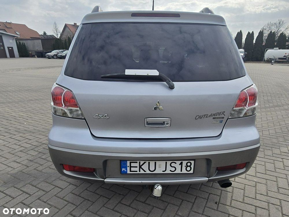 Mitsubishi Outlander - 11