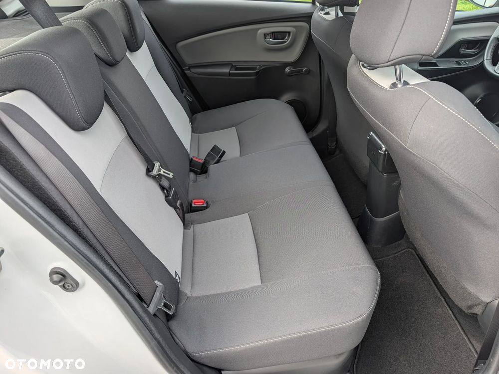 Toyota Yaris Hybrid 100 Premium - 17