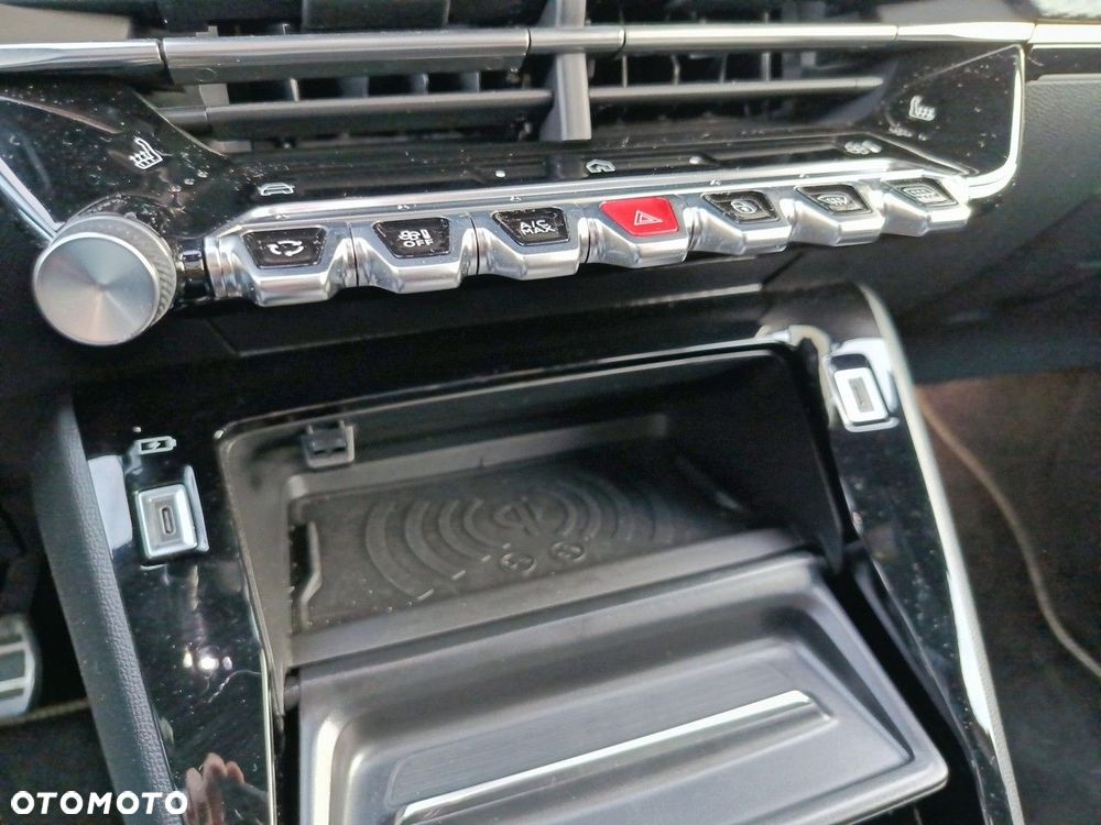 Peugeot 2008 1.2 PureTech GT S&S EAT8 - 17