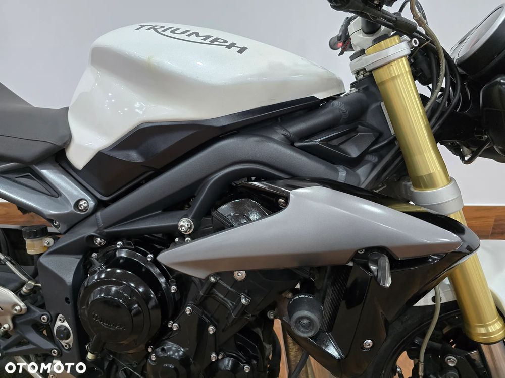 Triumph Street Triple - 22