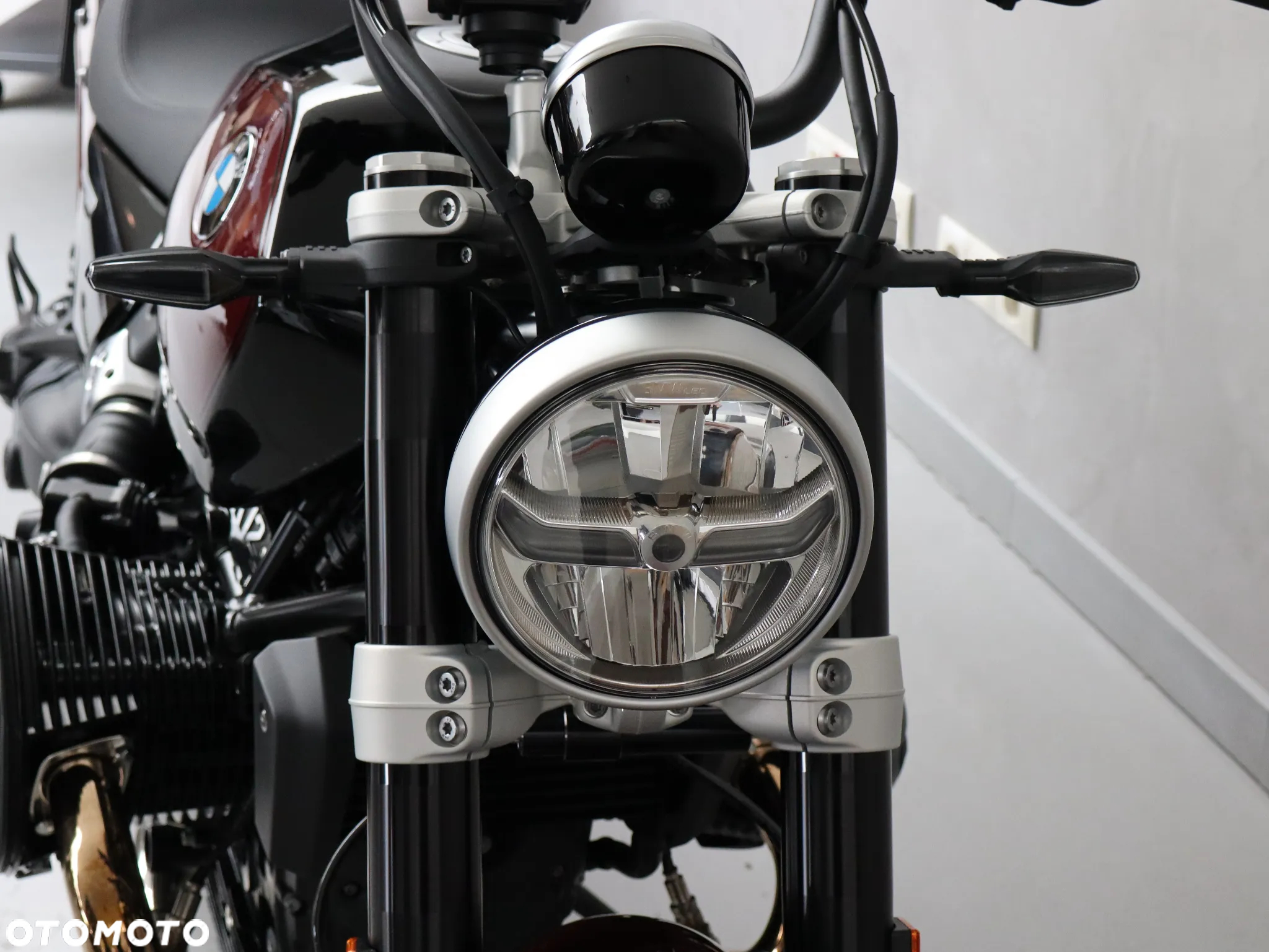 BMW R - 8