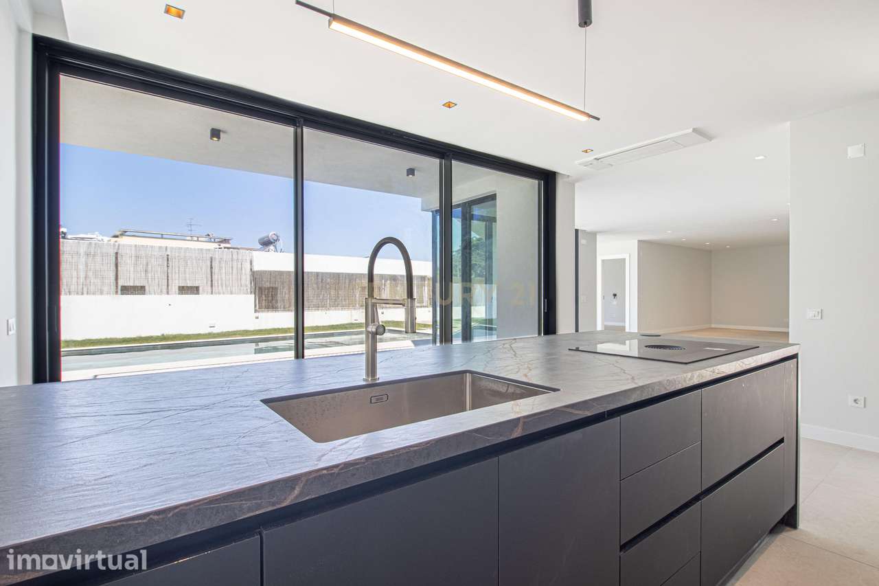 Exclusiva Moradia de Luxo T4 a Estrear com Piscina | Cotovia, Sesimbra - Grande imagem: 4/38
