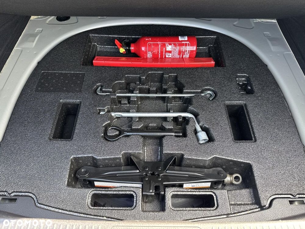 Toyota Camry 2.5 Hybrid Comfort CVT - 28