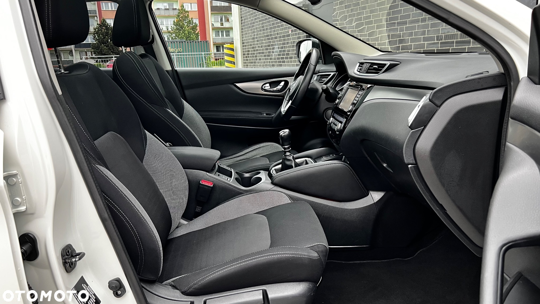 Nissan Qashqai 1.6 DIG-T N-Connecta - 36