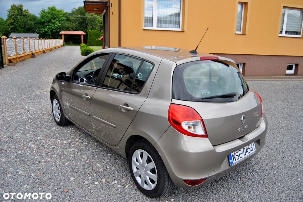 Renault Clio 1.2 16V Limited EU6 - 15
