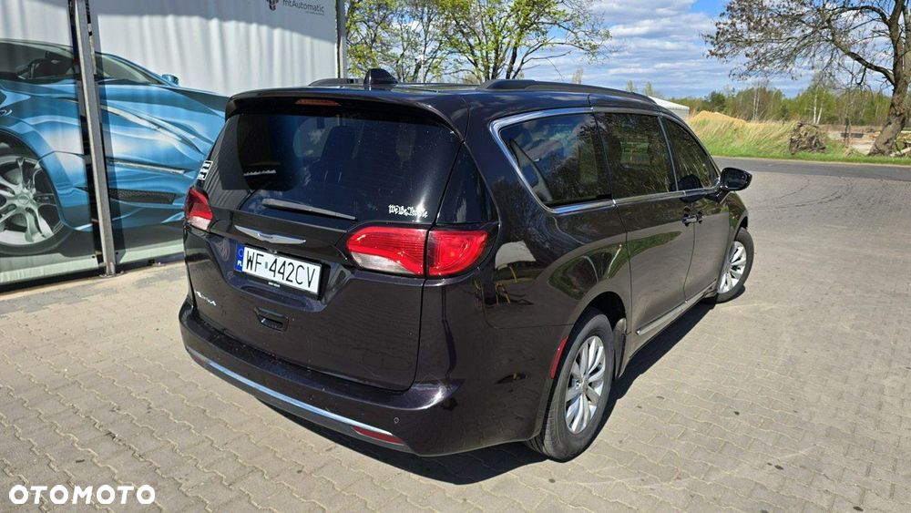 Chrysler Pacifica - 9