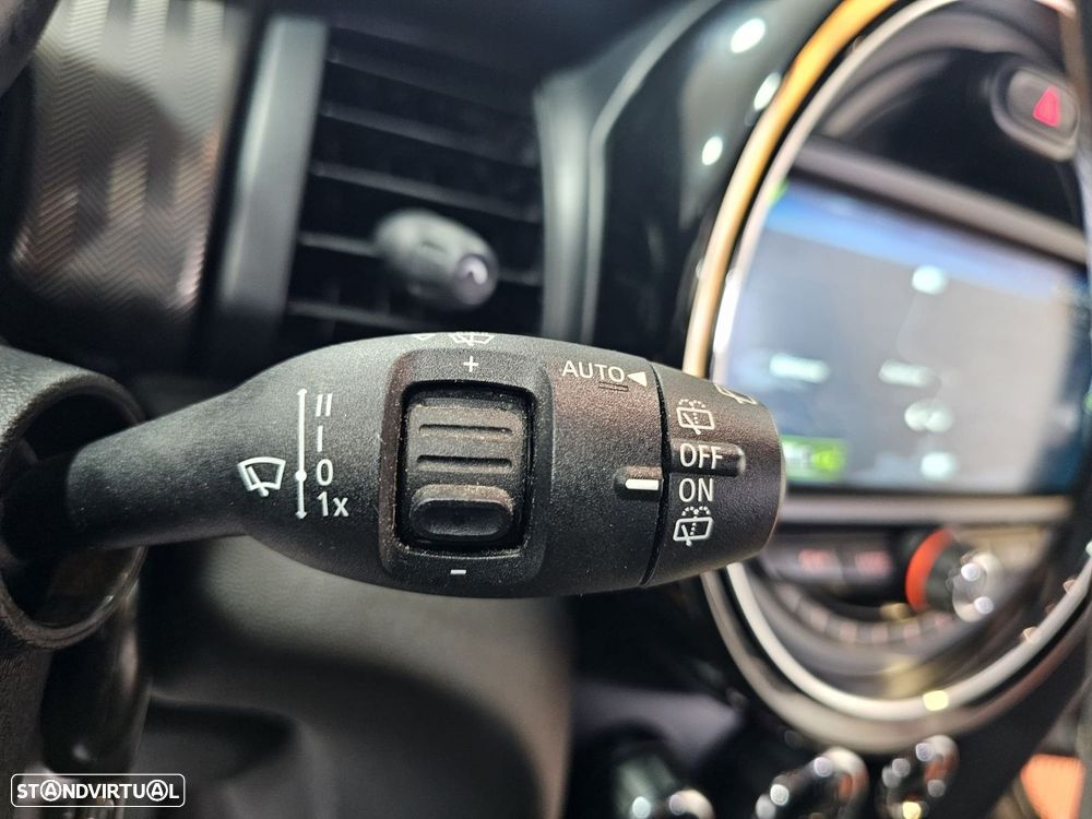 MINI 5 Portas Cooper SD Auto Desportiva - 17