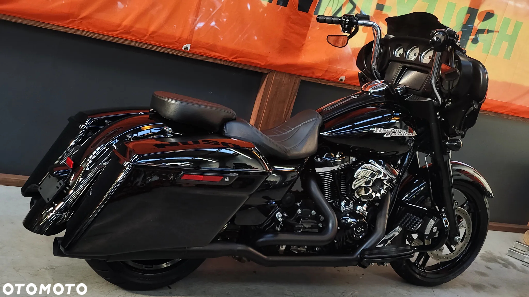 Harley-Davidson Touring Street Glide - 32