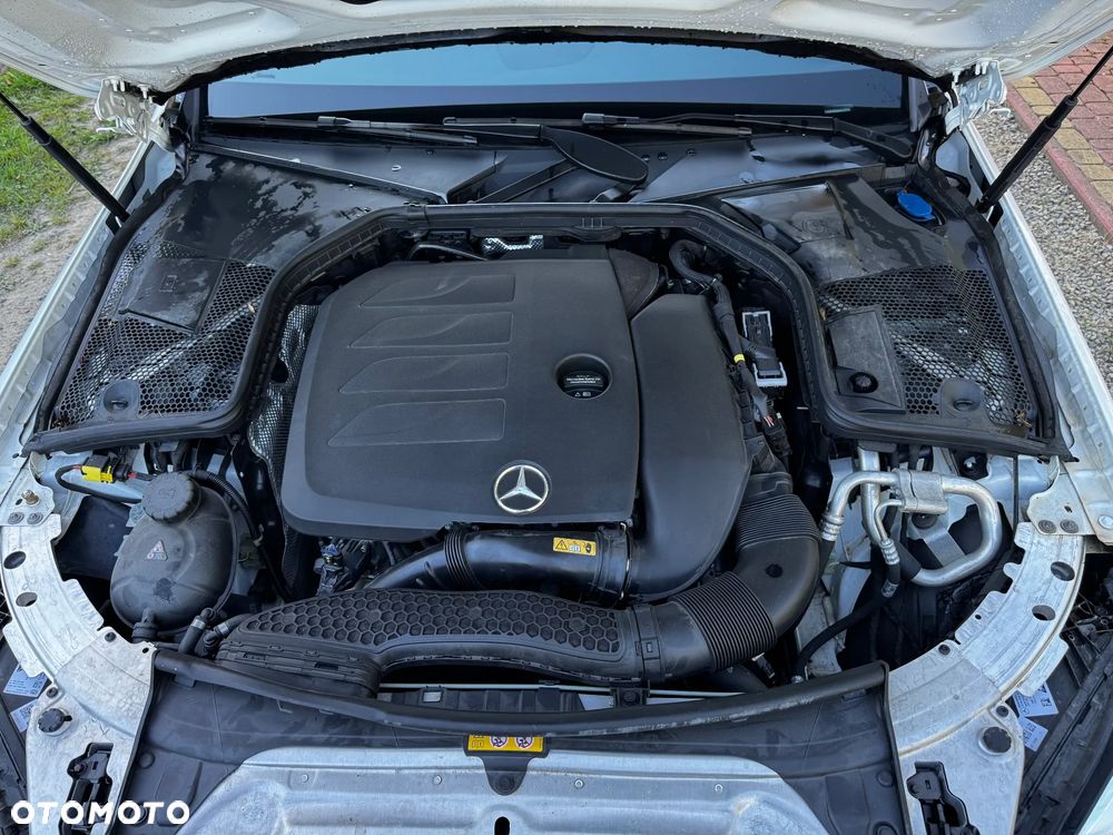 Mercedes-Benz Klasa C 300 9G-TRONIC AMG Line - 13