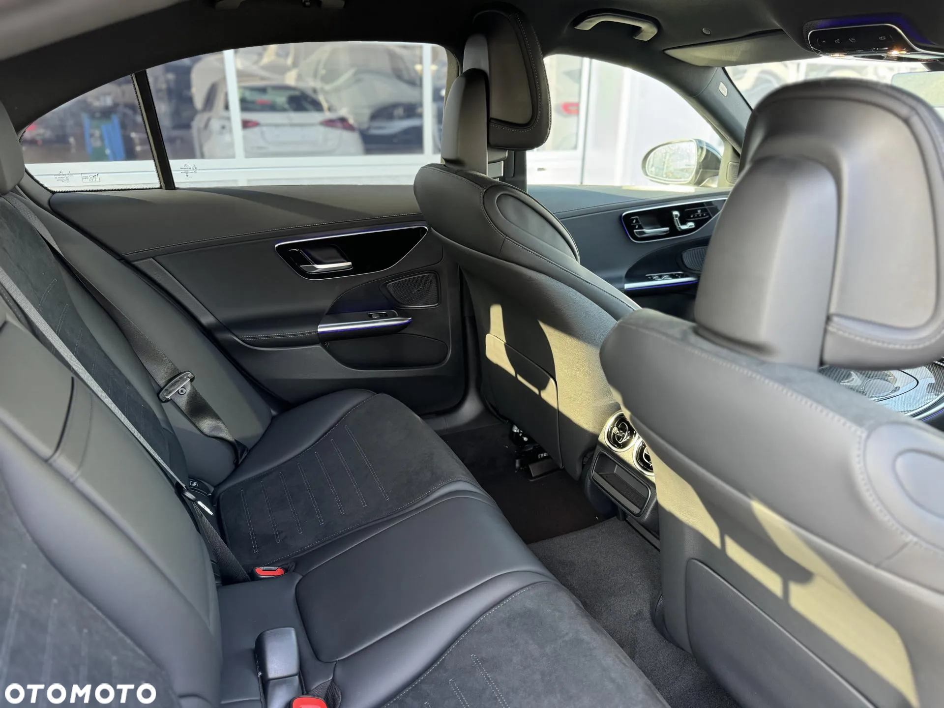 Mercedes-Benz Klasa C 300 e AMG - 13