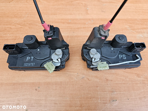 ZAMEK DRZWI PRAWY LEWY TYŁ TYLNY OPEL ASTRA H ZAFIRA B KEYLESS 7 PIN PT PS 13210736 13210737