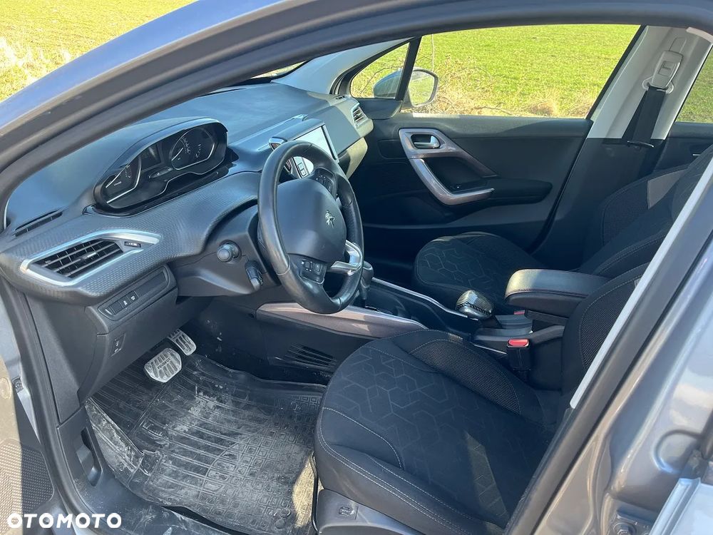 Peugeot 2008 1.2 Pure Tech Allure S&S EAT6 - 9