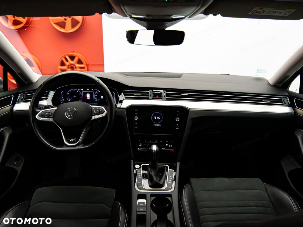 Volkswagen Passat - 11