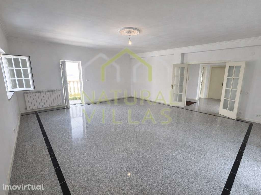 Moradia T5 com Piscina e Garagem em Resende, Viseu - Grande imagem: 2/25