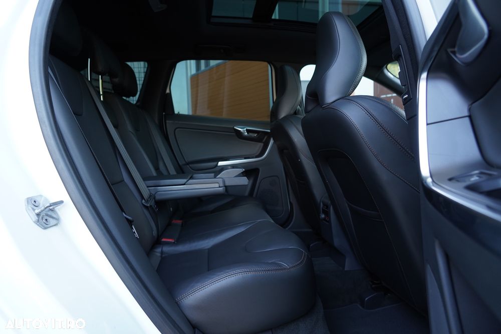 Volvo XC 60 D5 AWD Geartronic Summum - 15