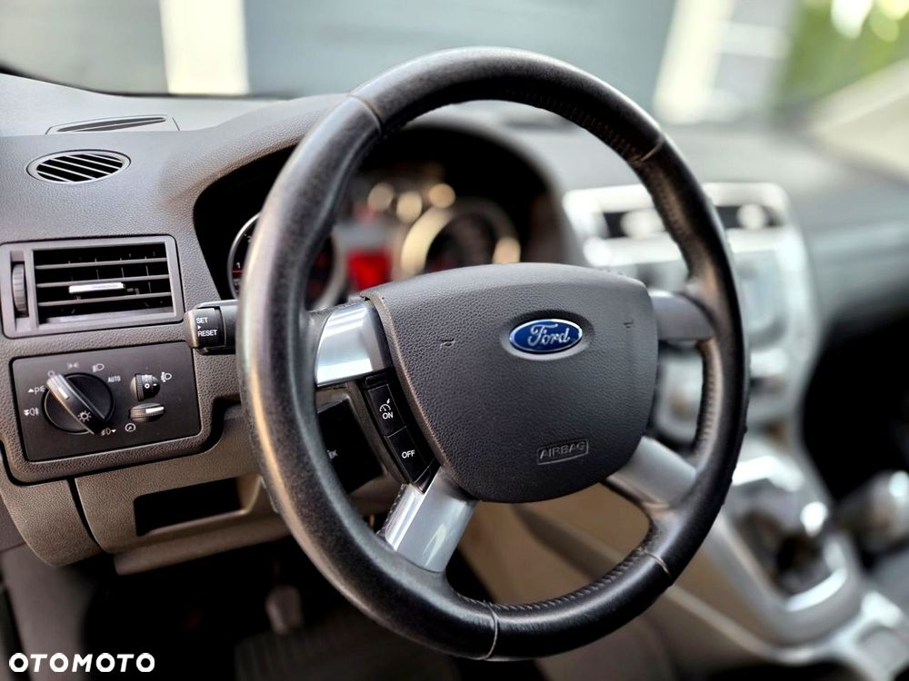 Ford Kuga - 24