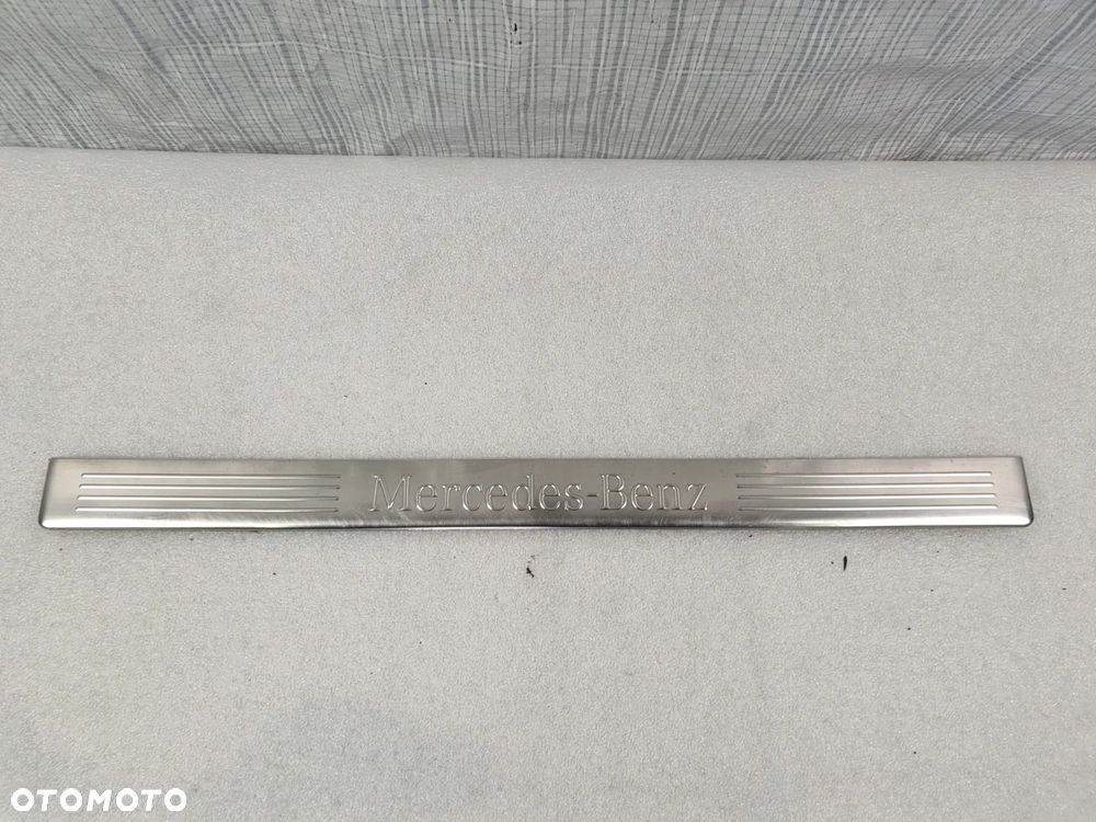 LISTWA PROGU PRZÓD W212 A2126860936 - 1