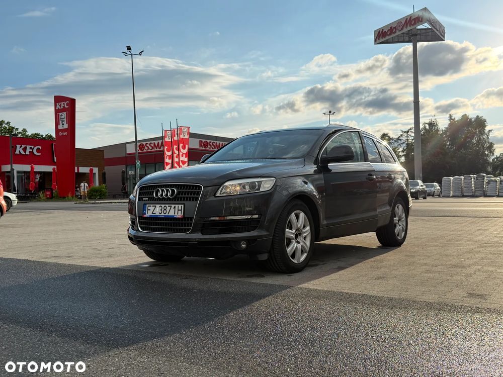 Audi Q7 - 1