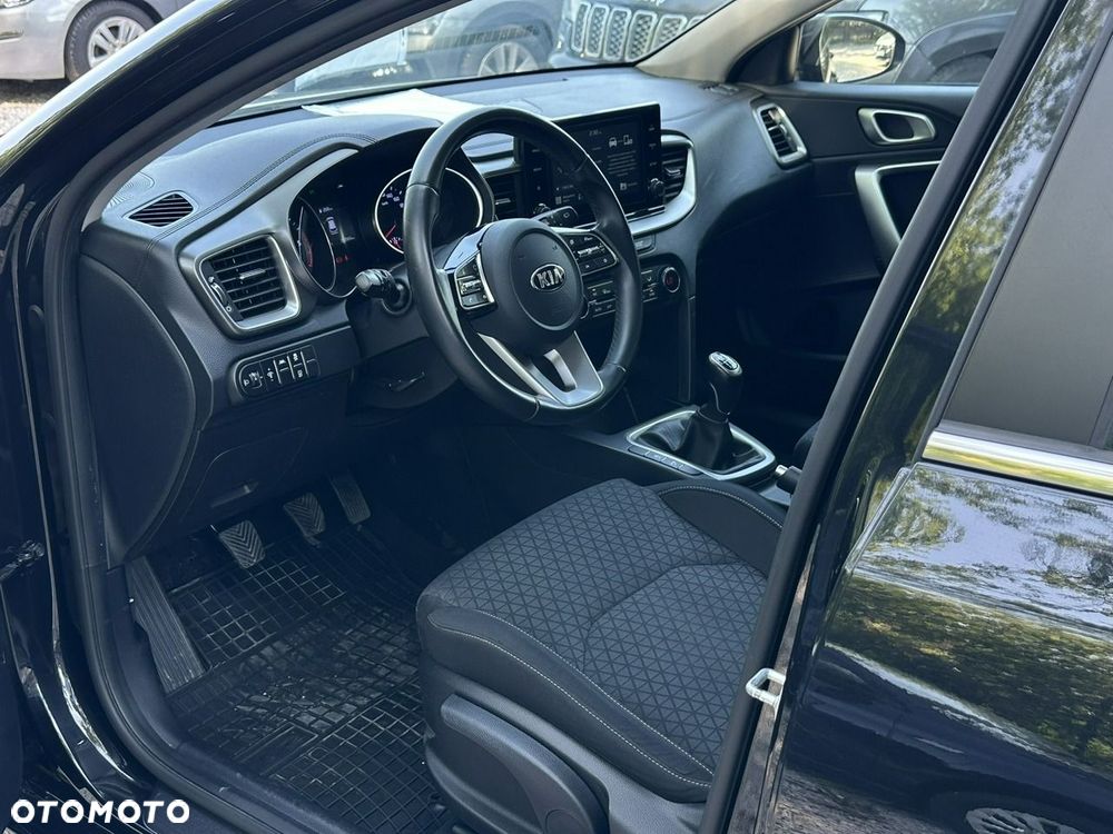 Kia Ceed - 10