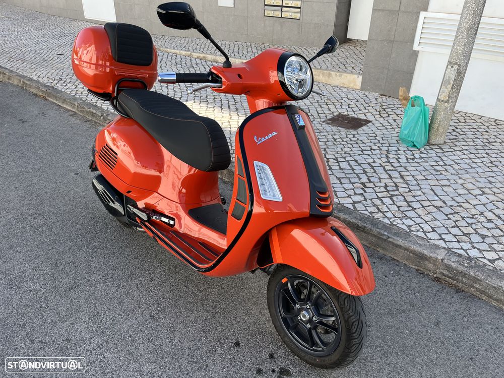 Piaggio Vespa GTS - 3
