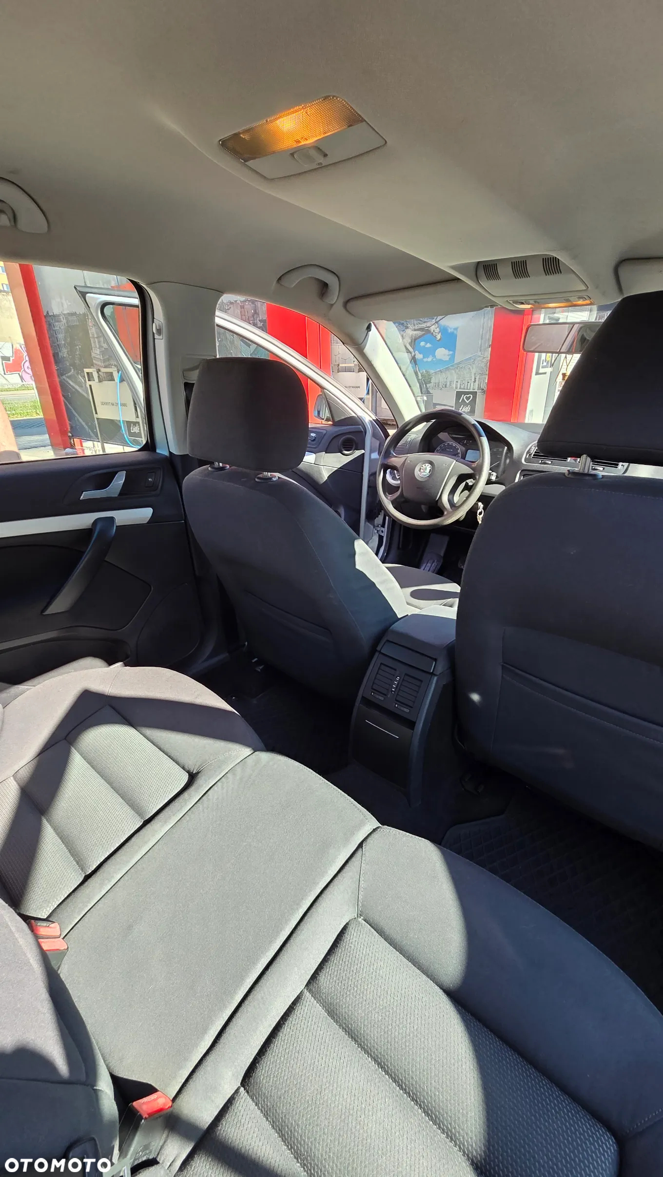 Skoda Octavia 1.6 FSI Ambiente - 6