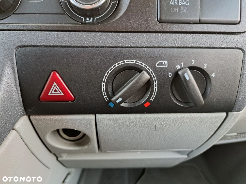 Volkswagen Transporter - 24