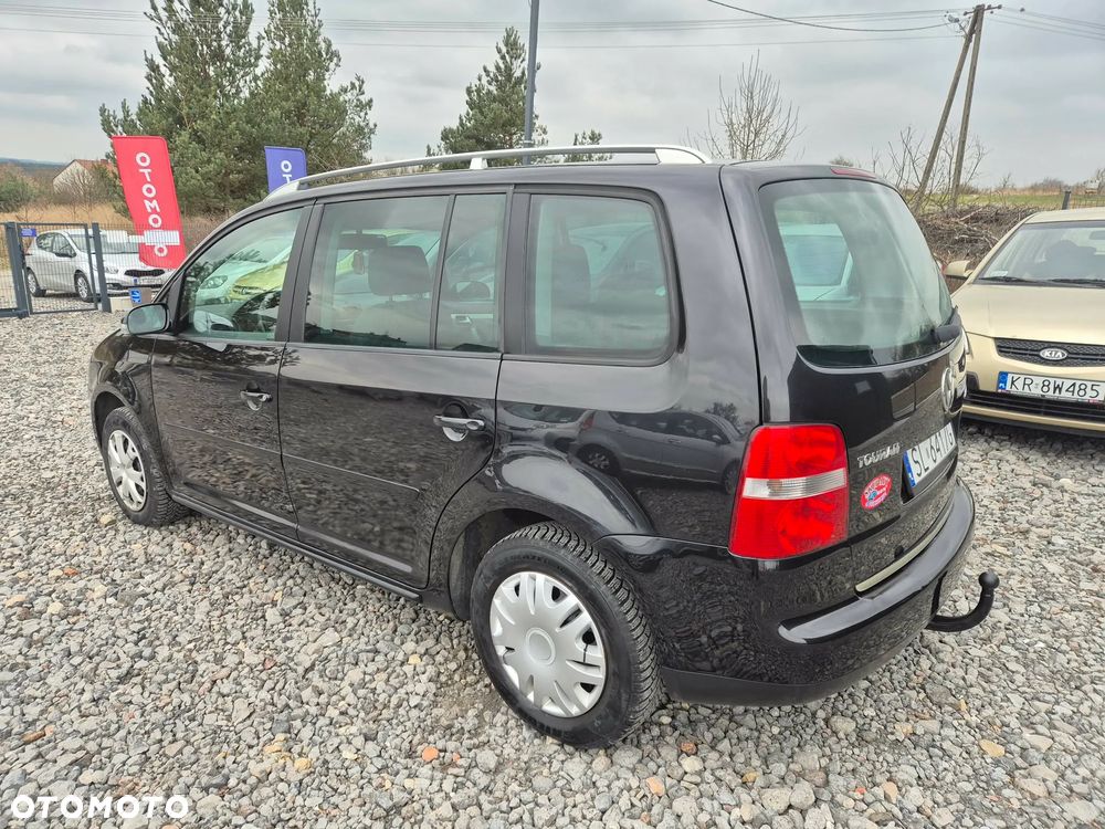 Volkswagen Touran 2.0 FSI Highline - 3