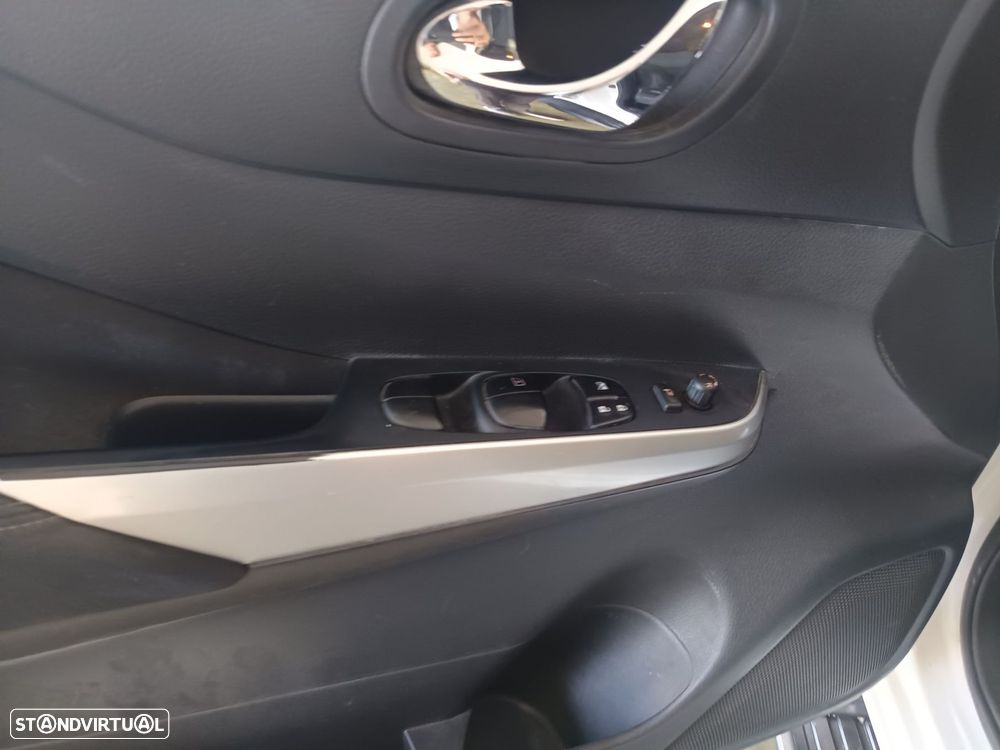 Nissan Navara 2.3 dCi CD 4WD N-Connecta - 13