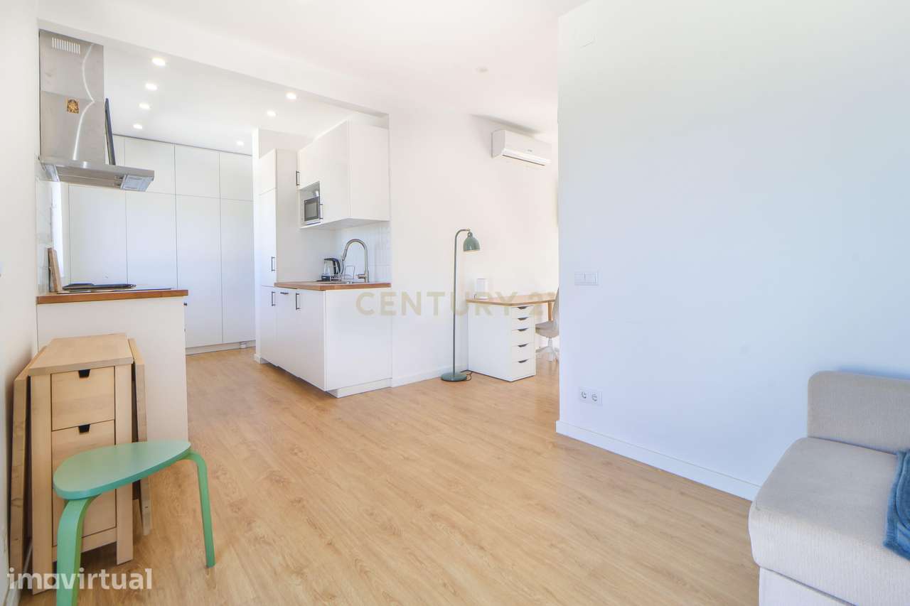 Apartamento T0 | 41m2 + 40m2 de Varandas | Totalmente Renovado | Vista - Grande imagem: 4/22