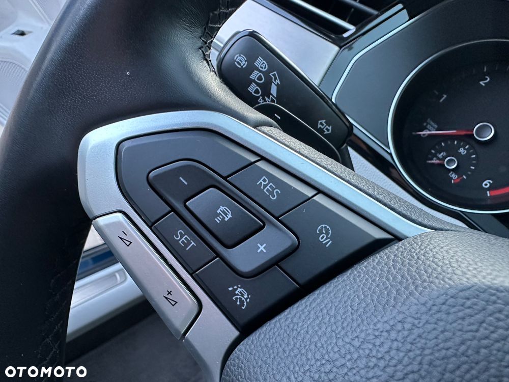 Volkswagen Passat Variant 2.0 TDI SCR DSG Elegance - 28