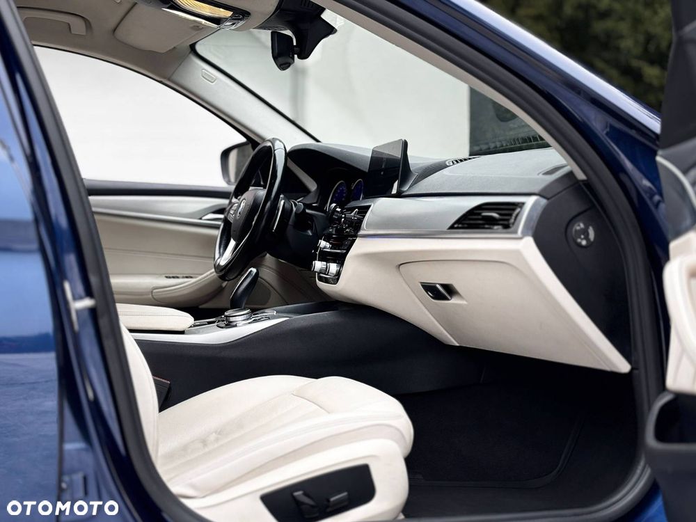 BMW Seria 5 520d xDrive Luxury Line - 12