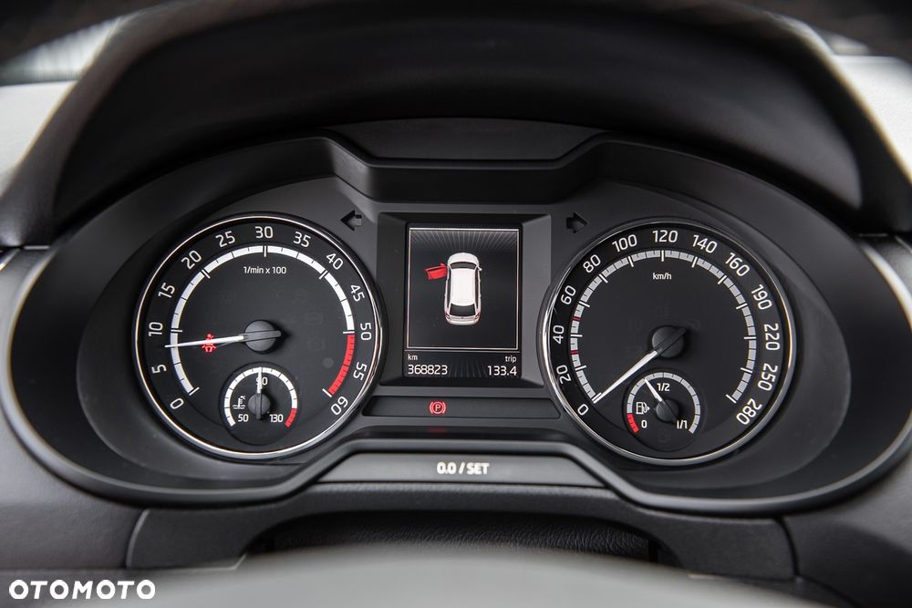 Skoda Octavia 2.0 TDI (Green tec) RS - 19